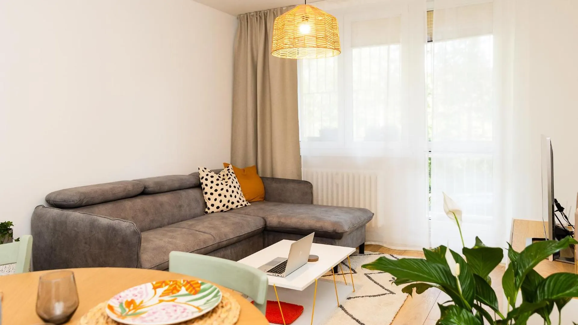 Moderni Byt S Primym Vstupem Do Parku V Centru Ostravy Ostrava Apartment