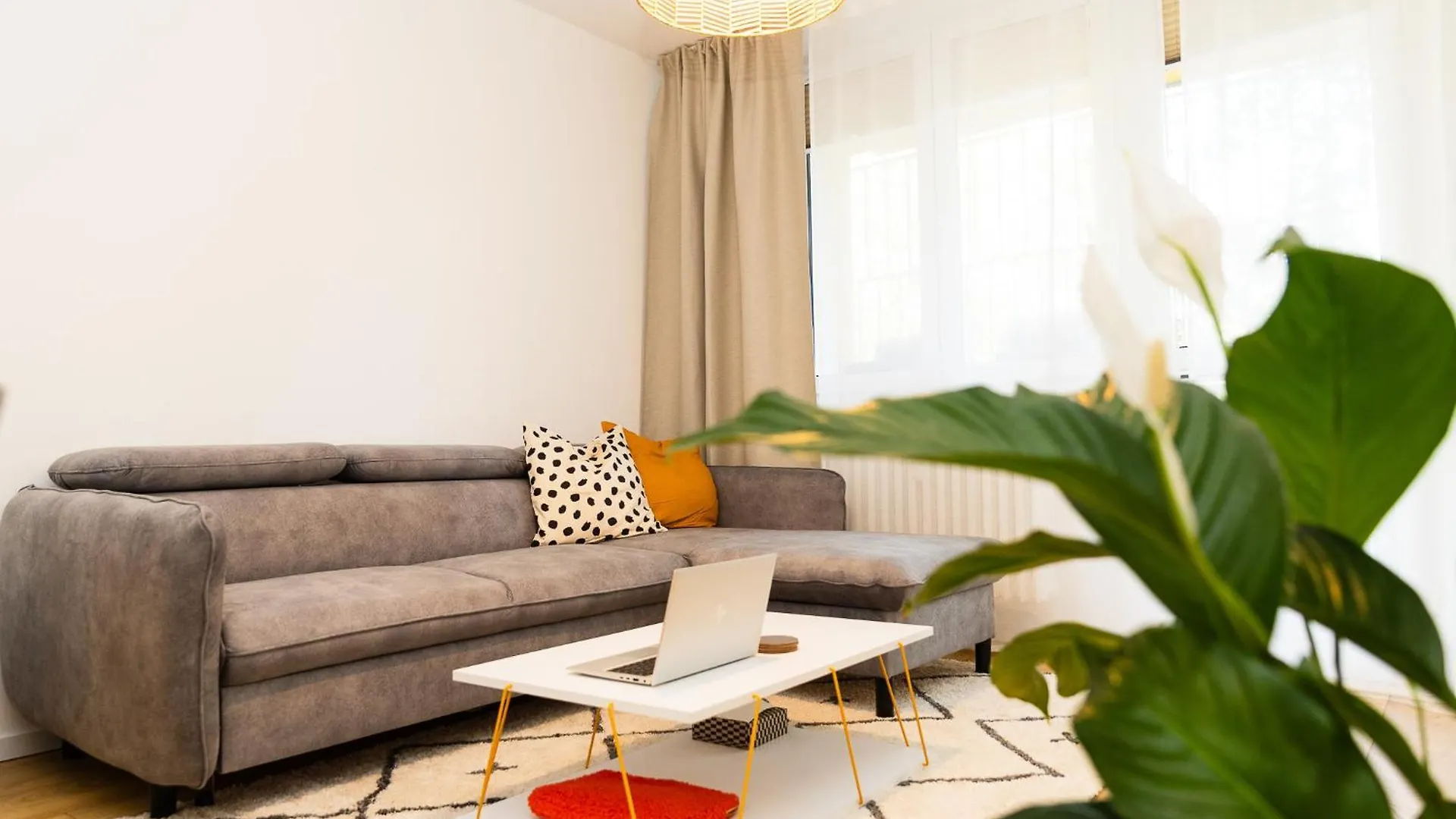 Moderni Byt S Primym Vstupem Do Parku V Centru Ostravy Ostrava Apartment